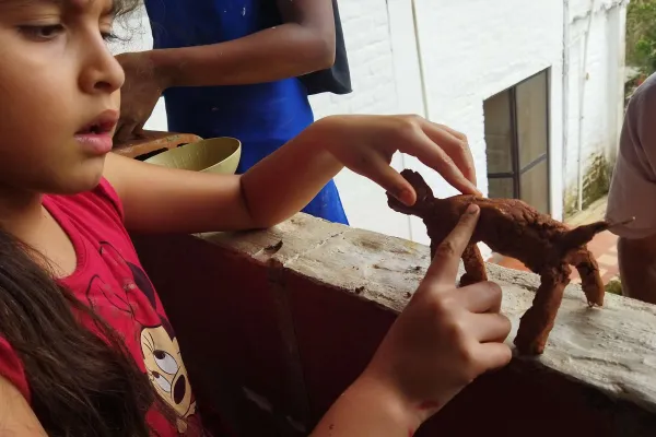 Clase esencial de Artes Plásticas - Escuela Libre Jamundí